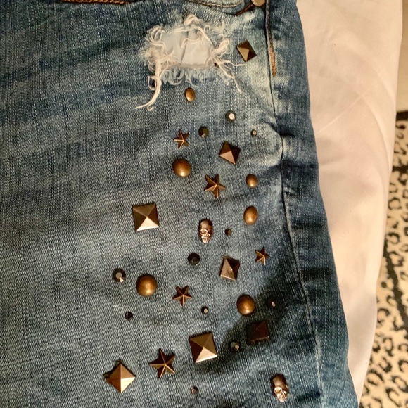 Torrid plus size 26 stretch Denim studded shorts - Picture 4 of 8